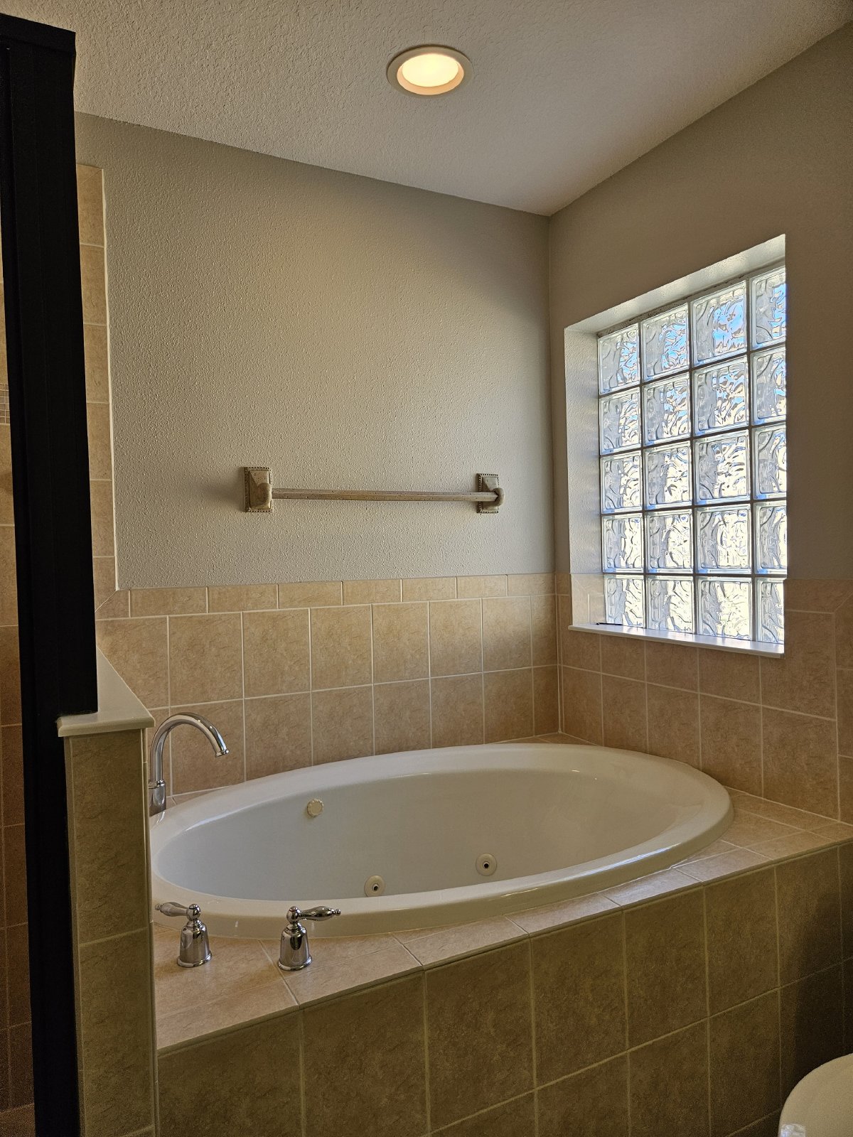 5 Bedrooms + Office / 3 Bathrooms / HUGE Lanai property image