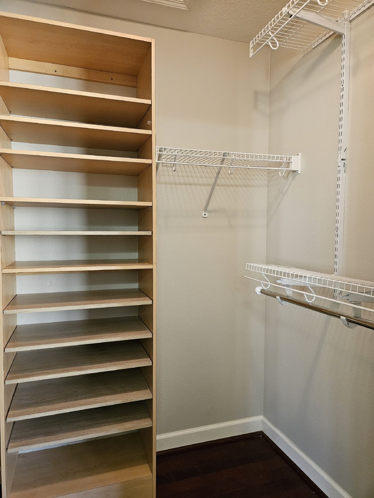 5 Bedrooms + Office / 3 Bathrooms / HUGE Lanai property image