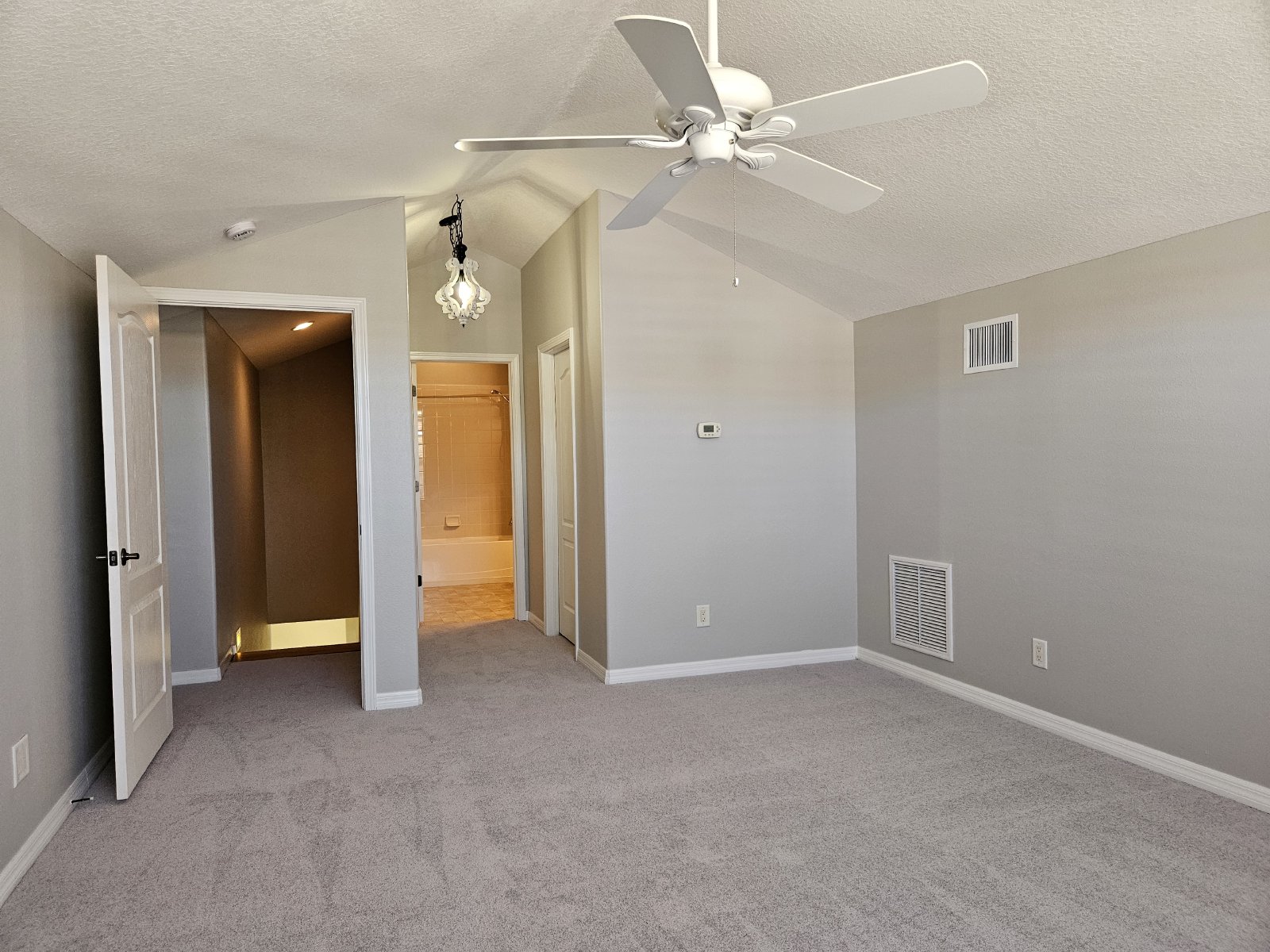 5 Bedrooms + Office / 3 Bathrooms / HUGE Lanai property image