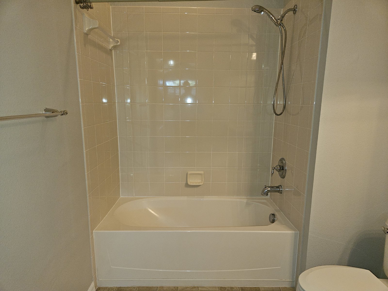 5 Bedrooms + Office / 3 Bathrooms / HUGE Lanai property image