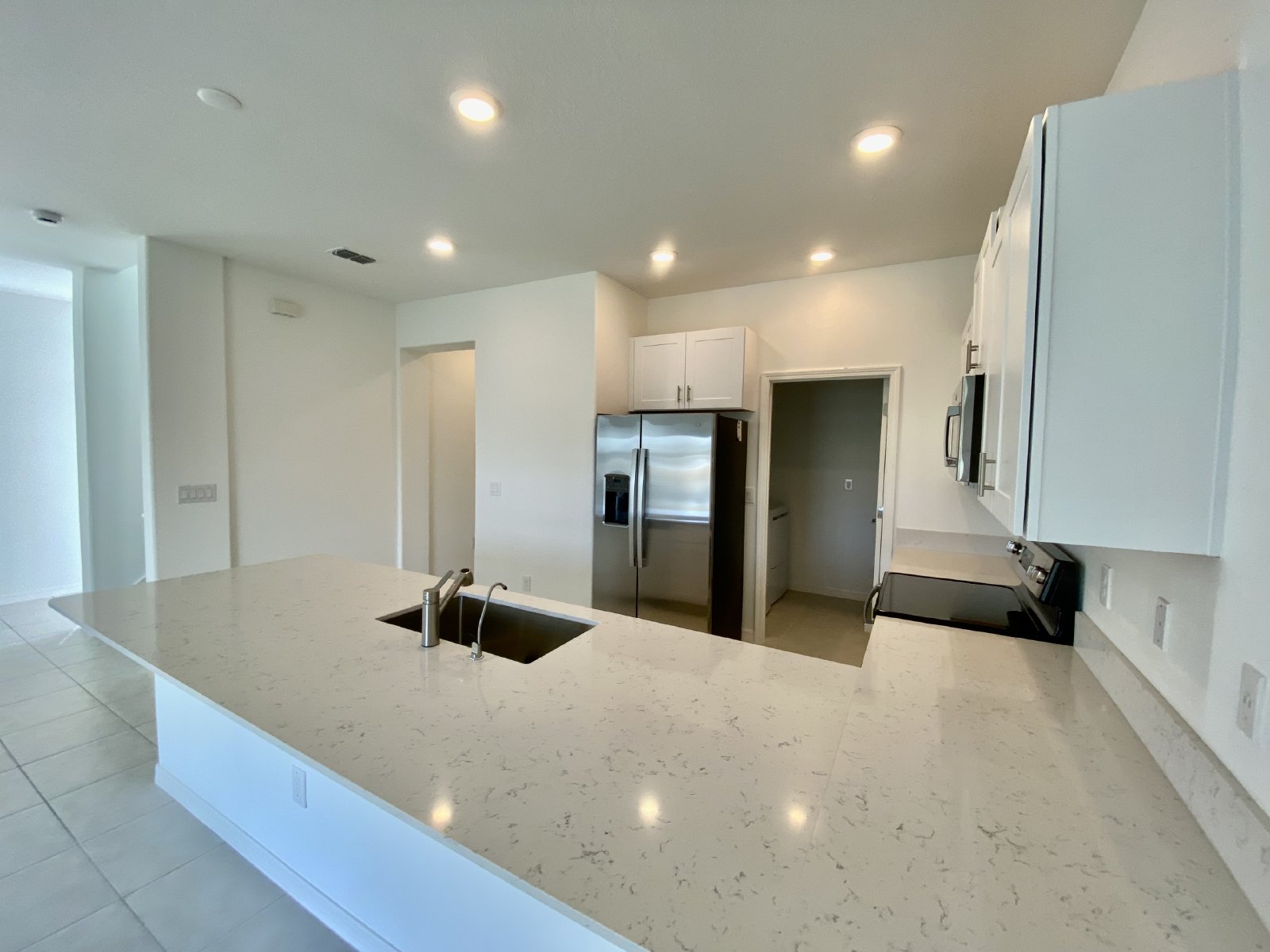 NEWER CONSTRUCTION!!!! END UNIT 3 Bed 2.5 Bath 2 Car Garage Townhouse property image