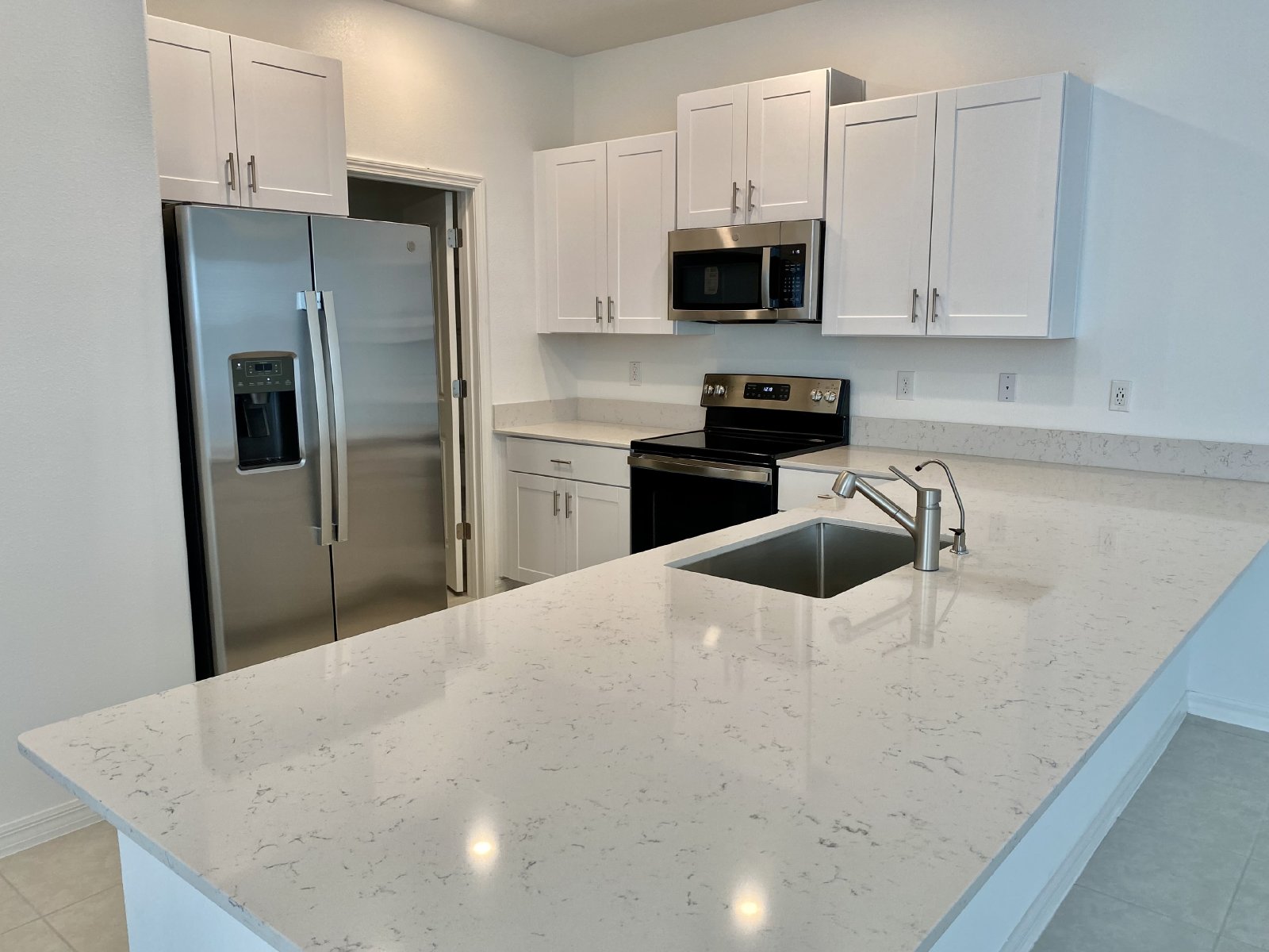 NEWER CONSTRUCTION!!!! END UNIT 3 Bed 2.5 Bath 2 Car Garage Townhouse property image