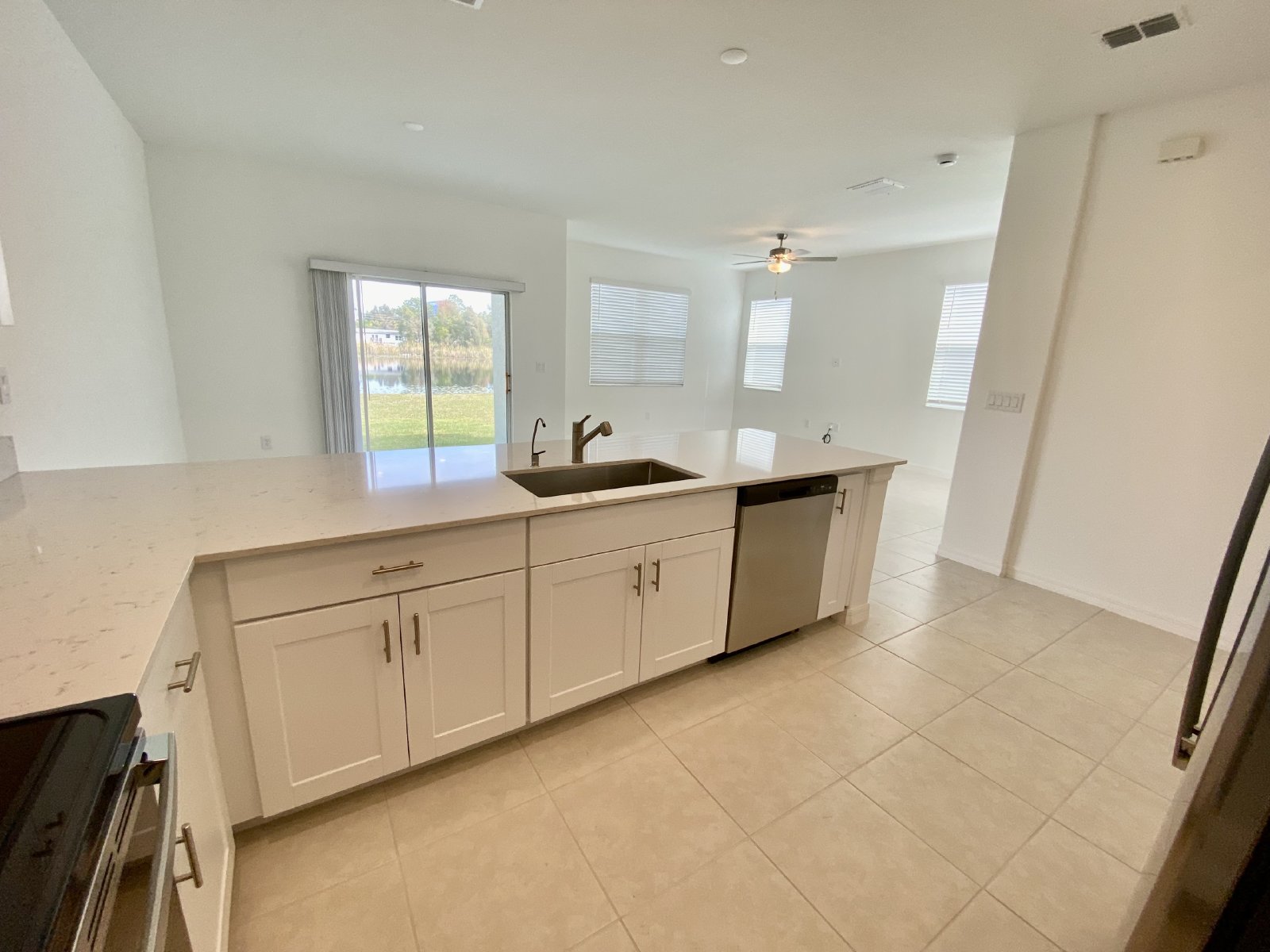 NEWER CONSTRUCTION!!!! END UNIT 3 Bed 2.5 Bath 2 Car Garage Townhouse property image