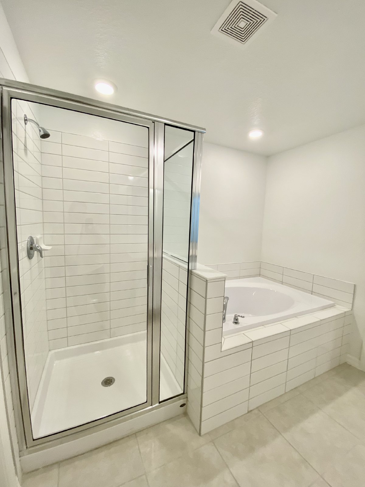 NEWER CONSTRUCTION!!!! END UNIT 3 Bed 2.5 Bath 2 Car Garage Townhouse property image