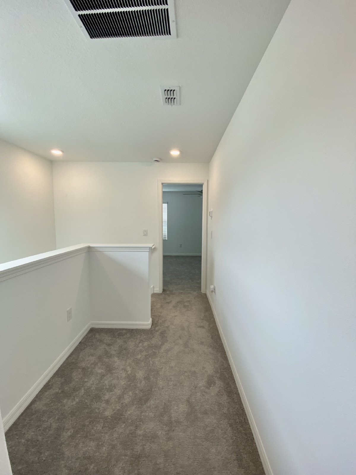 NEWER CONSTRUCTION!!!! END UNIT 3 Bed 2.5 Bath 2 Car Garage Townhouse property image