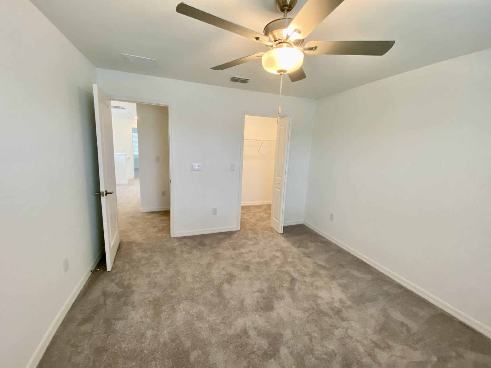 NEWER CONSTRUCTION!!!! END UNIT 3 Bed 2.5 Bath 2 Car Garage Townhouse property image