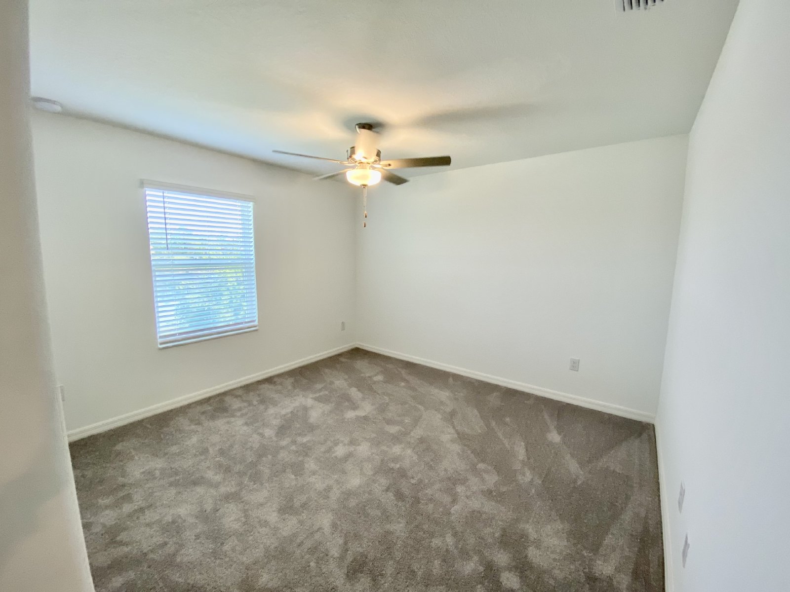 NEWER CONSTRUCTION!!!! END UNIT 3 Bed 2.5 Bath 2 Car Garage Townhouse property image