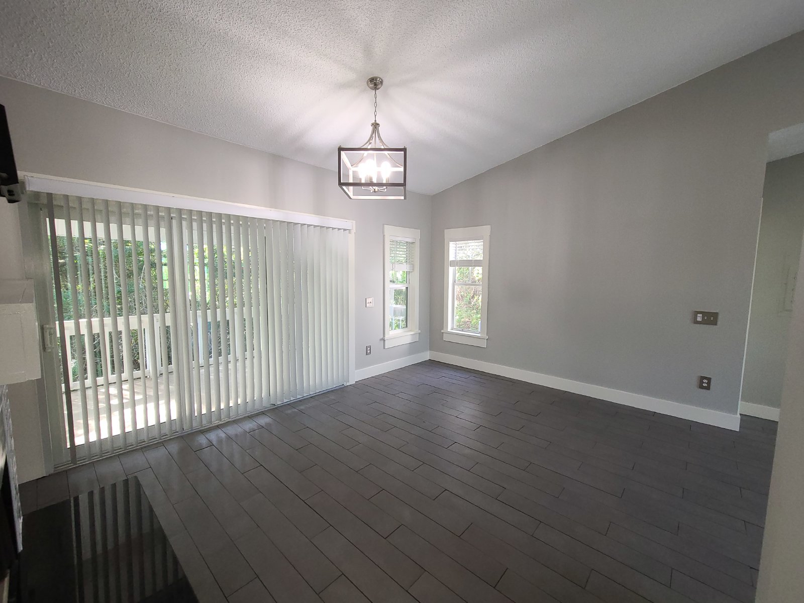 Beautifully Remodeled 2/2/2 Townhome property image