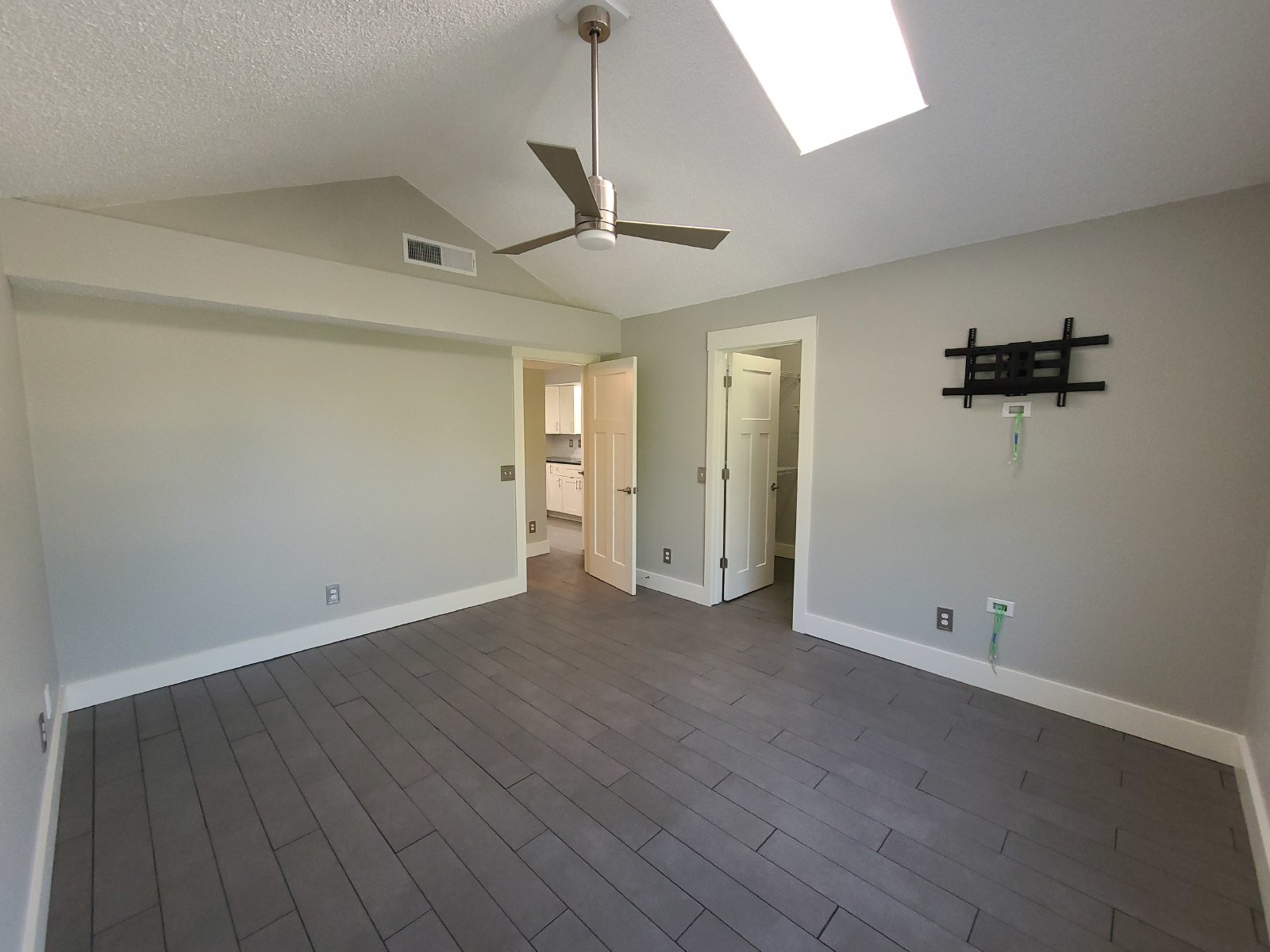 Beautifully Remodeled 2/2/2 Townhome property image
