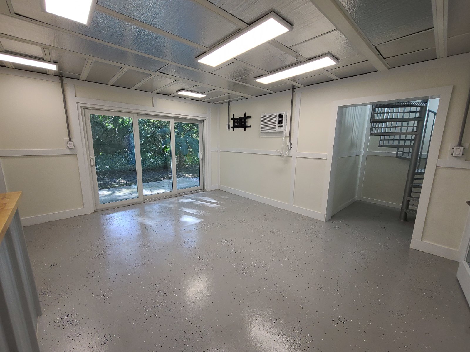 Beautifully Remodeled 2/2/2 Townhome property image