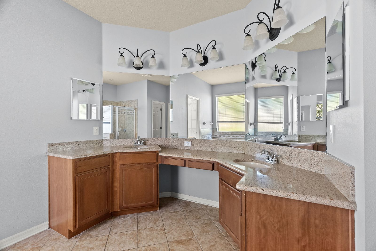 4 Bedroom 3 1/2 Bath 3 Car Garage Home In Buckingham At Tampa Palms property image