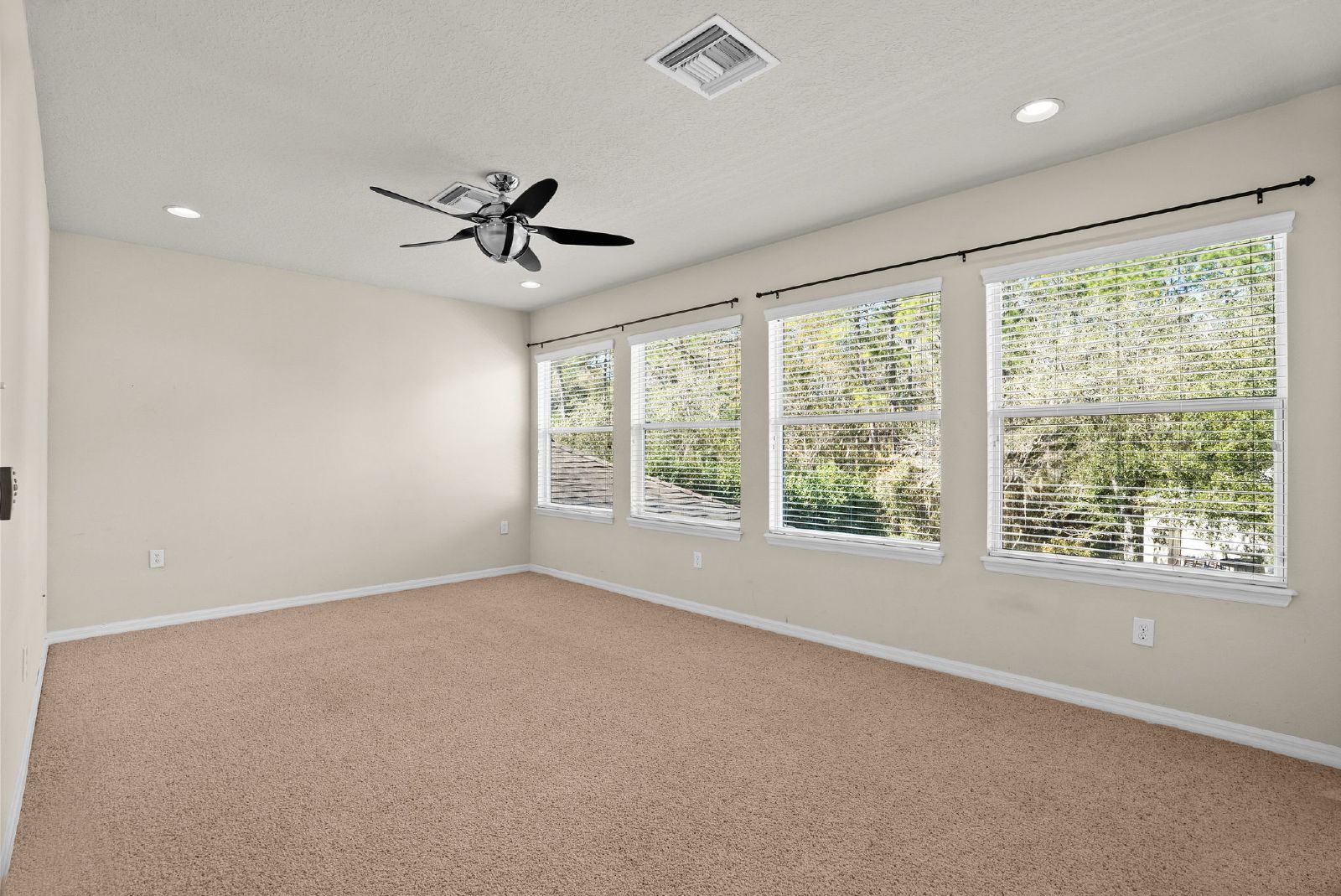 4 Bedroom 3 1/2 Bath 3 Car Garage Home In Buckingham At Tampa Palms property image