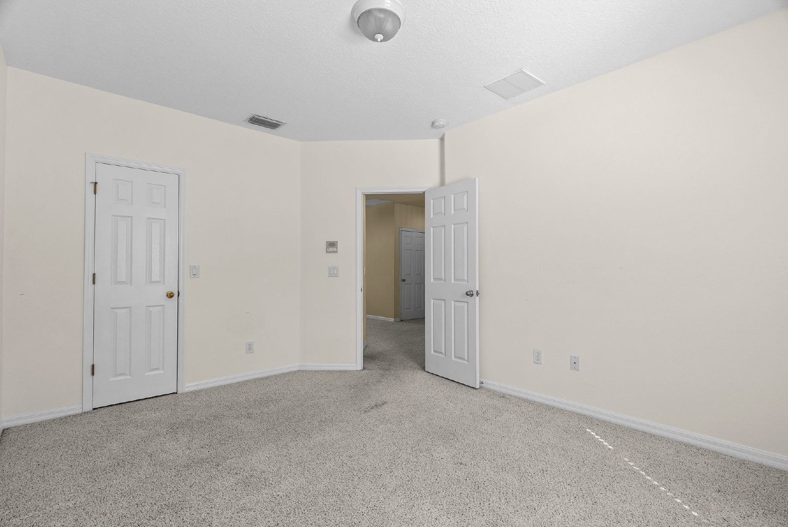 4 Bedroom 3 1/2 Bath 3 Car Garage Home In Buckingham At Tampa Palms property image