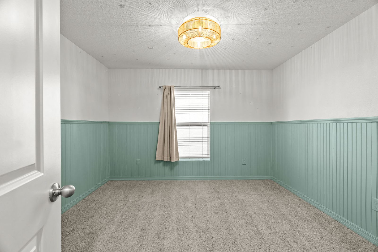 First Time Rental 4 Bed 2 Bath Fenced In Yard property image