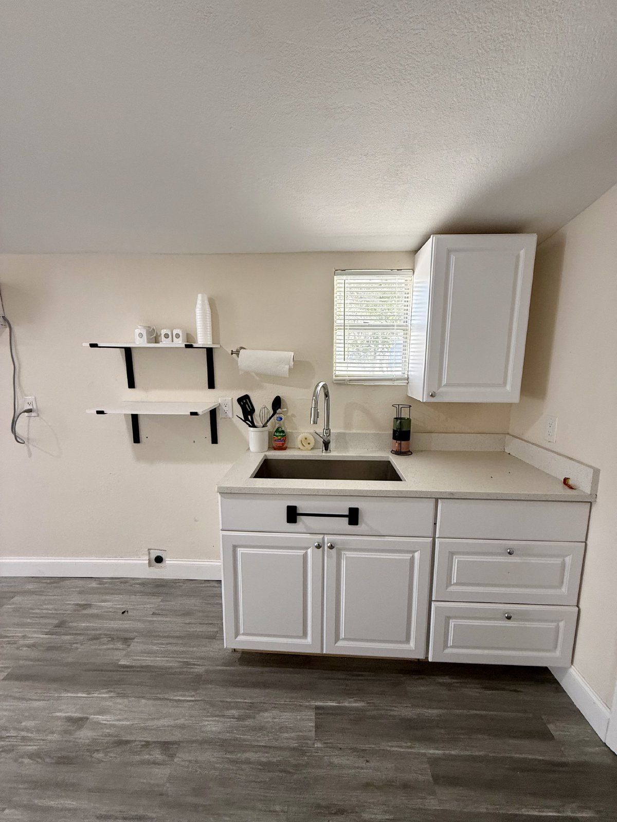Renovated Efficiency For RENT AVAILABLE NOW!!! property image