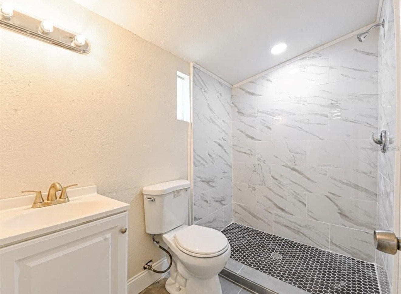 Renovated Efficiency For RENT AVAILABLE NOW!!! property image