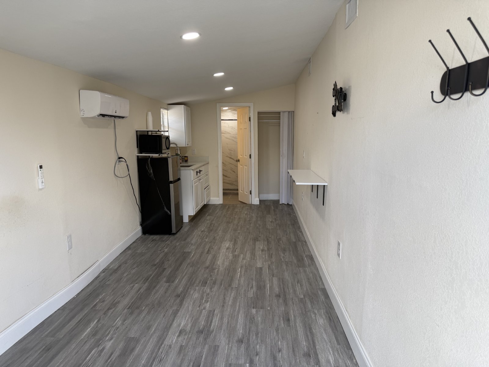 Renovated Efficiency For RENT AVAILABLE NOW!!! property image