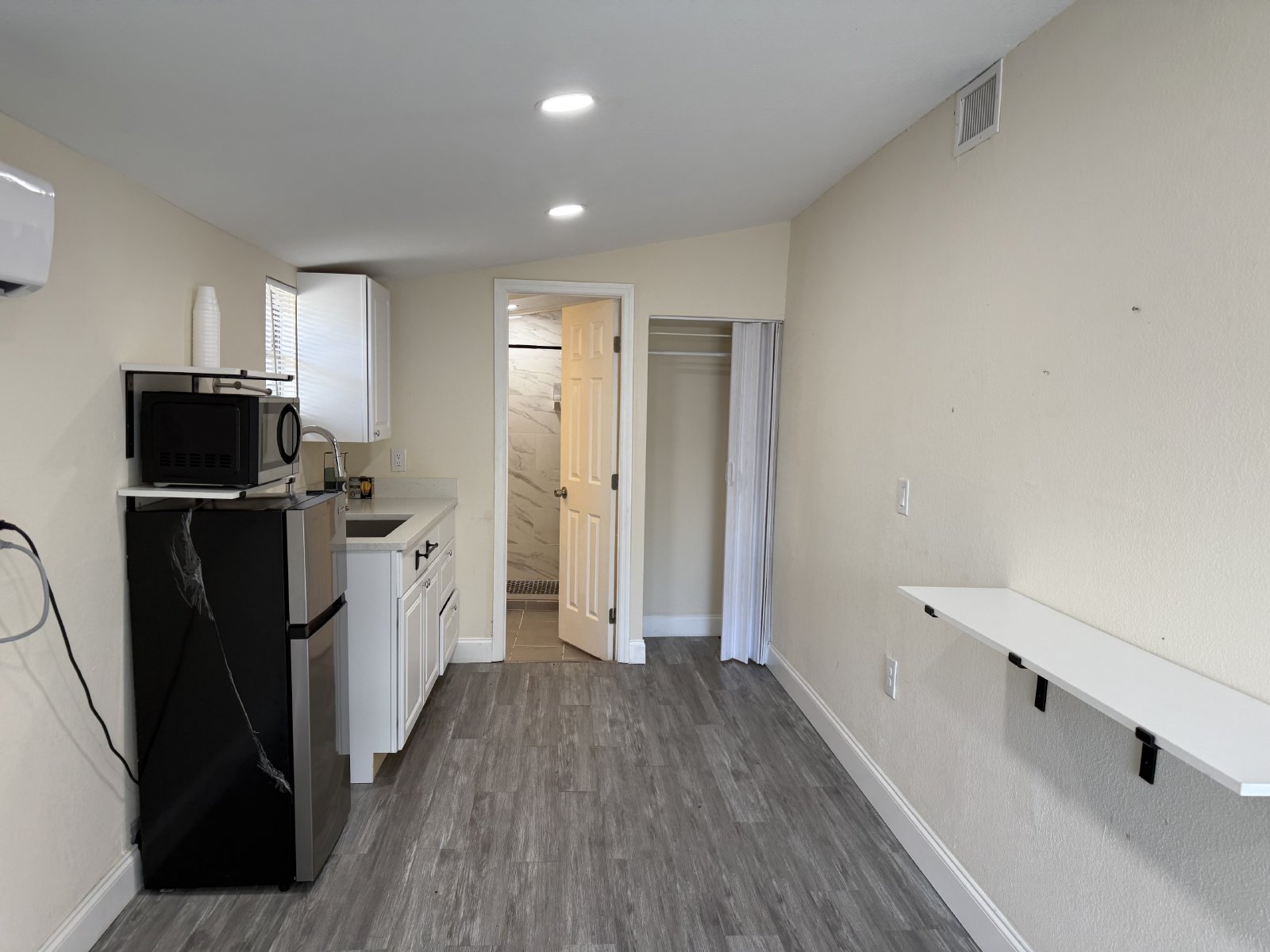 Renovated Efficiency For RENT AVAILABLE NOW!!! property image