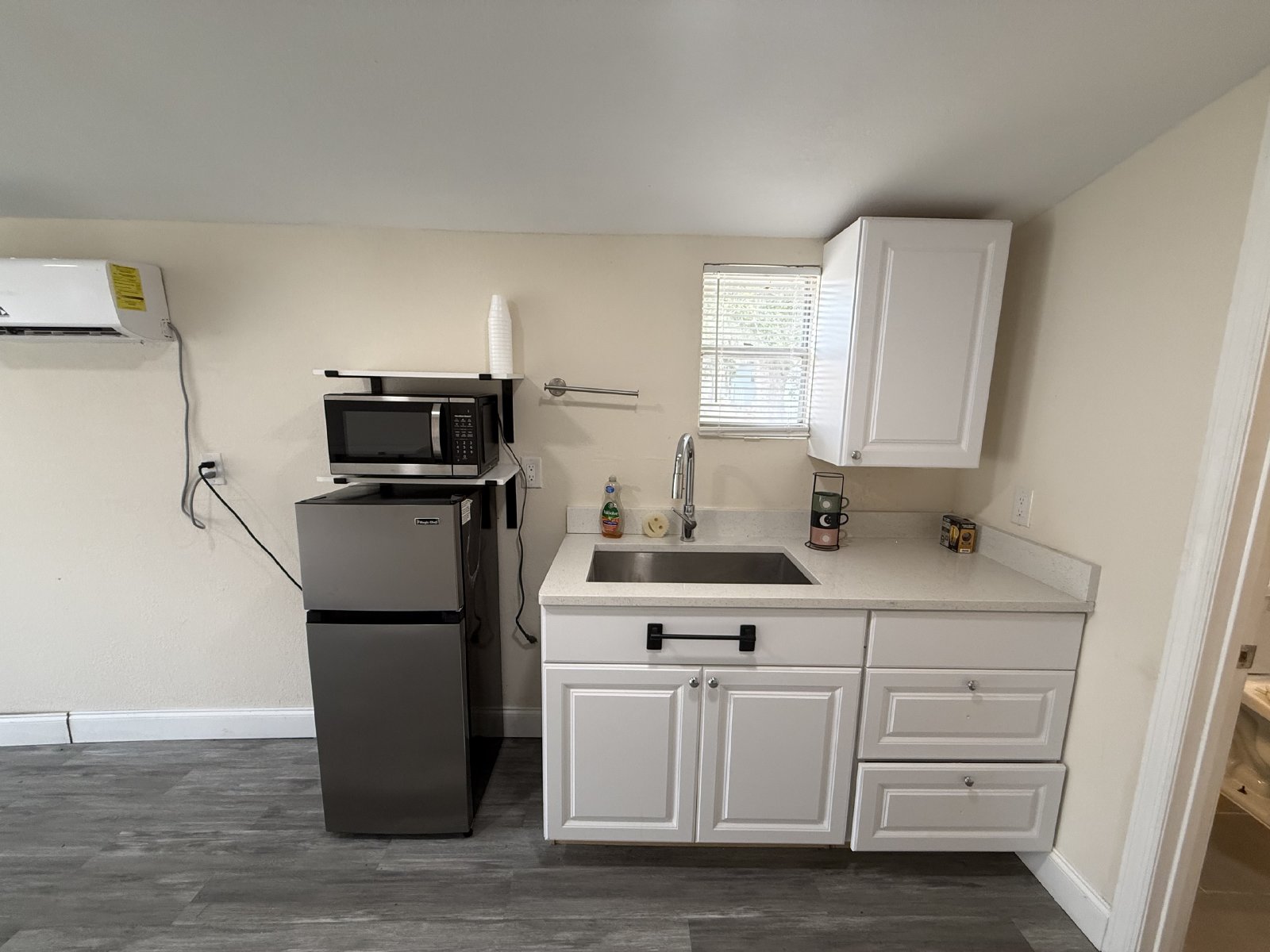 Renovated Efficiency For RENT AVAILABLE NOW!!! property image