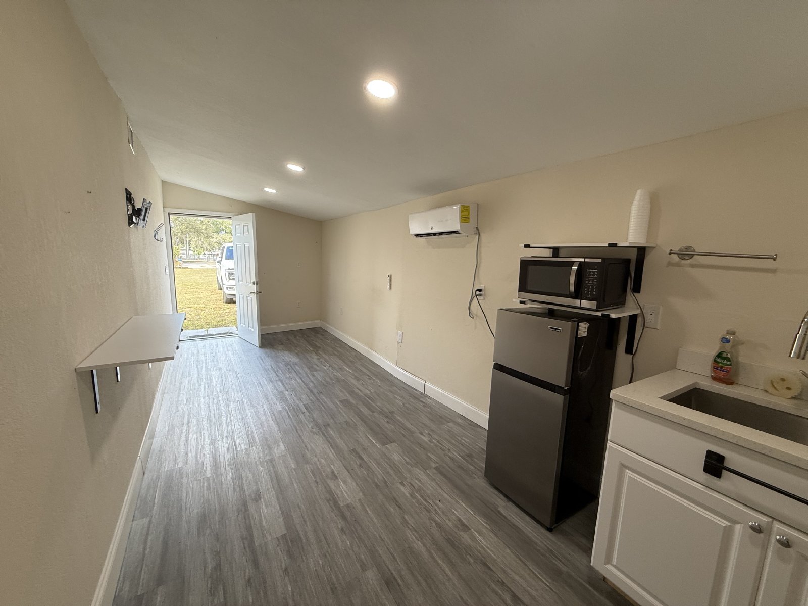 Renovated Efficiency For RENT AVAILABLE NOW!!! property image