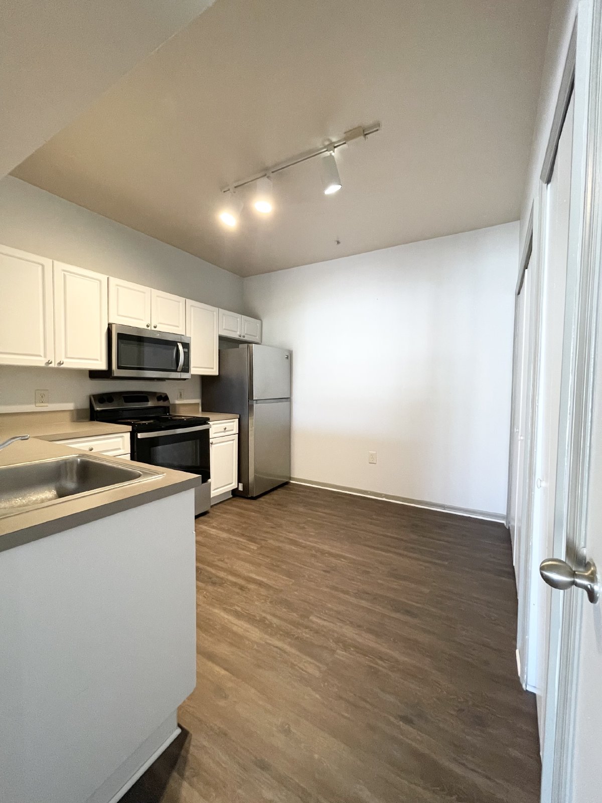 Spacious 2 Bed, 2 Bath Apartment In Gated Carrollwood Community property image