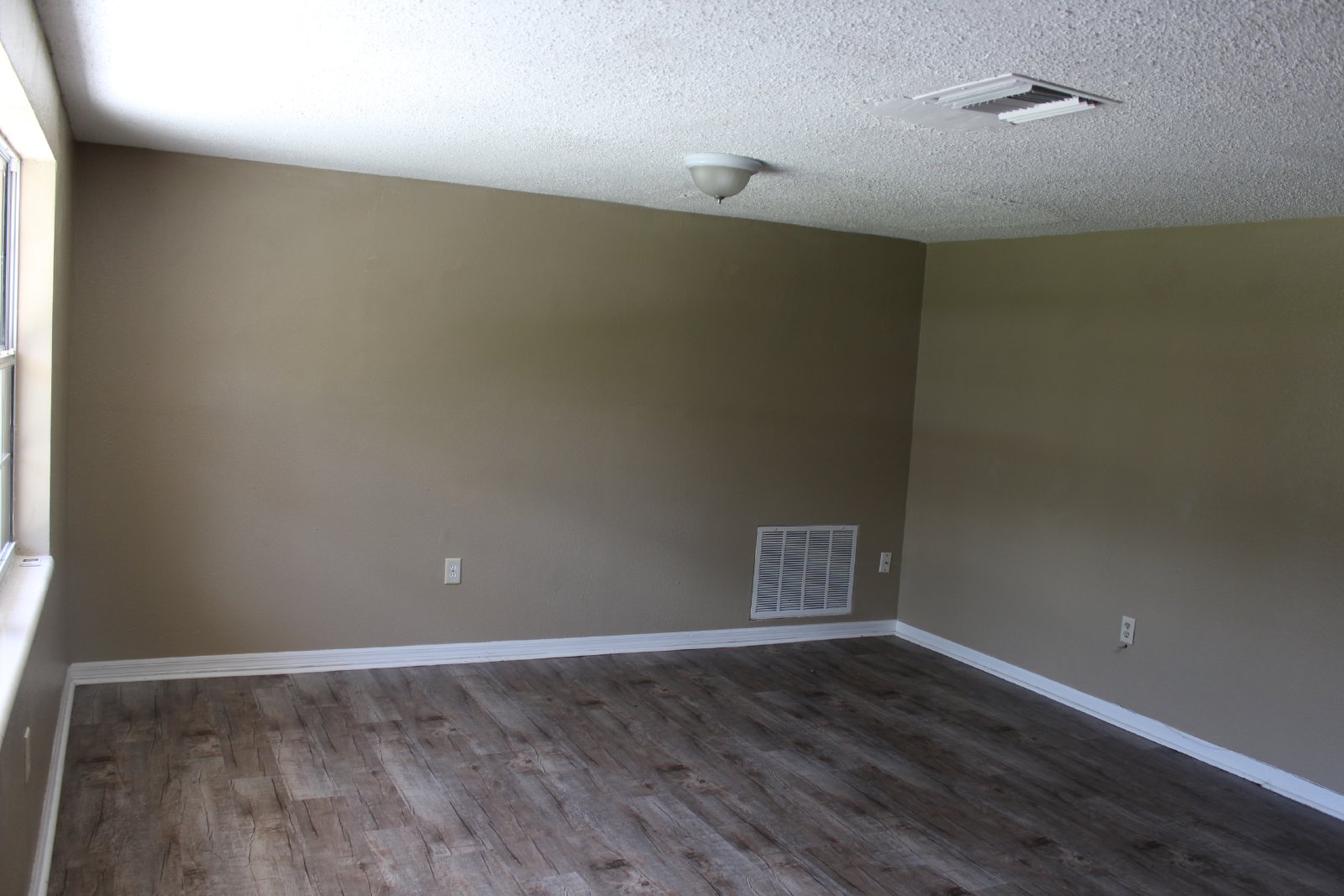 Adorable 2/1.5 In Spring Hill property image