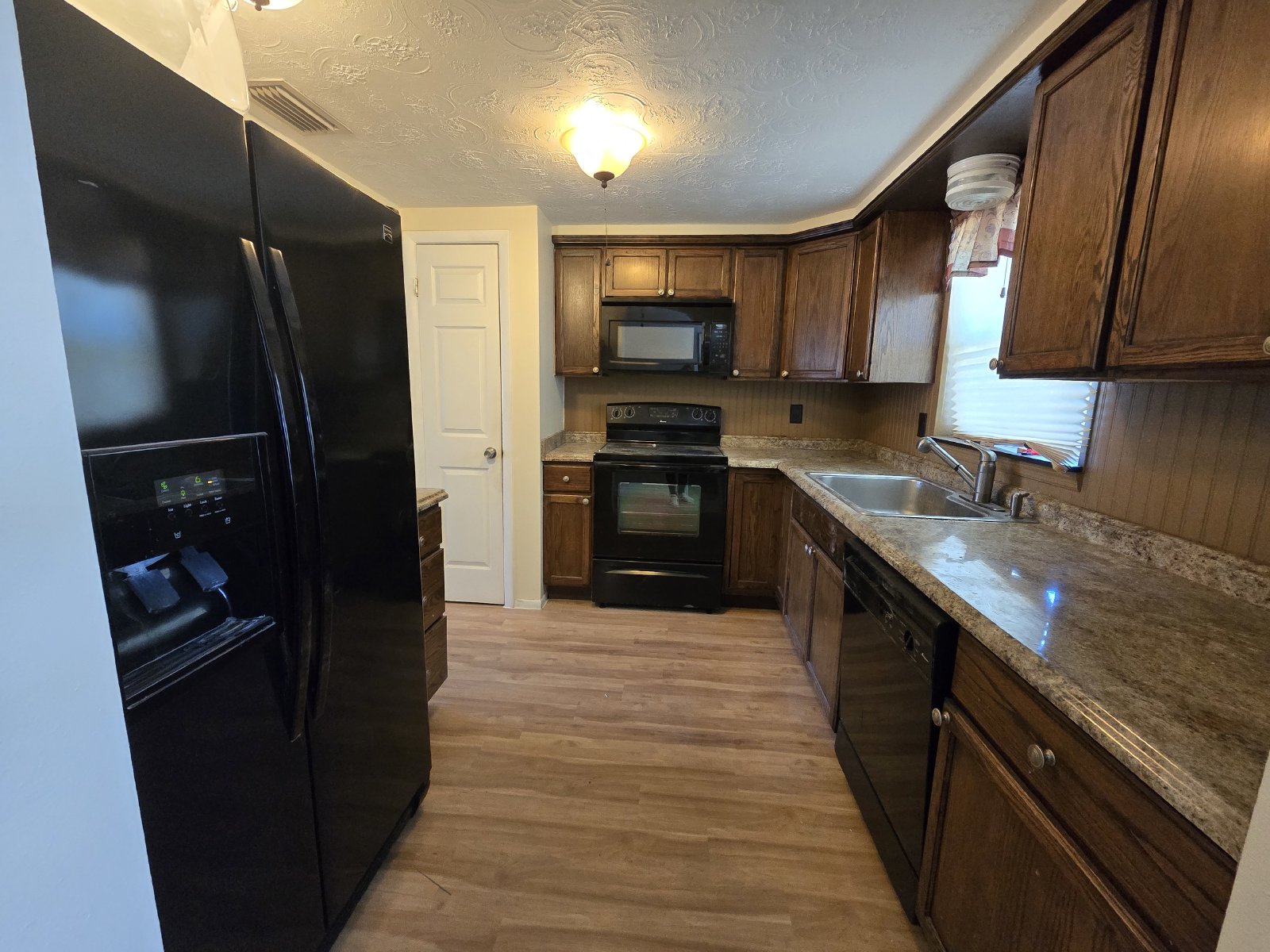 3 Bedroom In Aloha Gardens In Holiday! property image