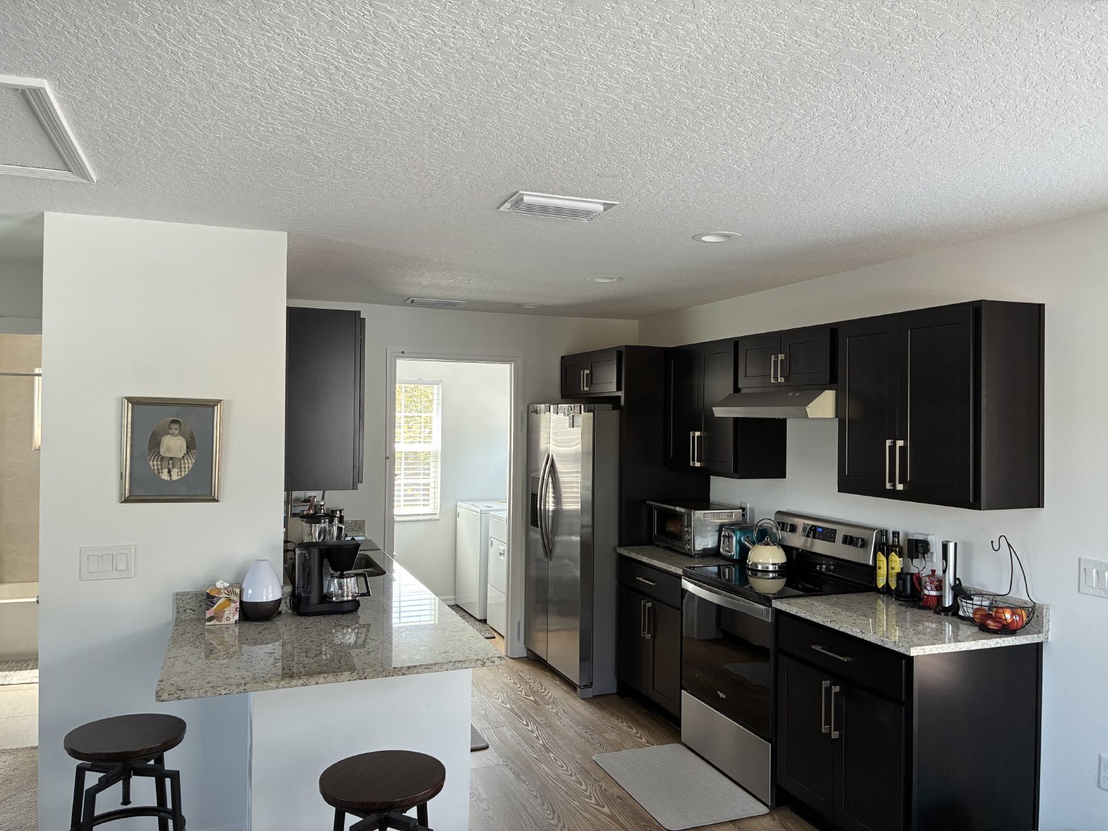 Adorable 1/1 Garage Apartment property image