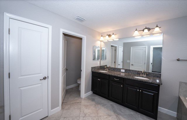 Four Bedroom/2.5 Bath In Union Park property image