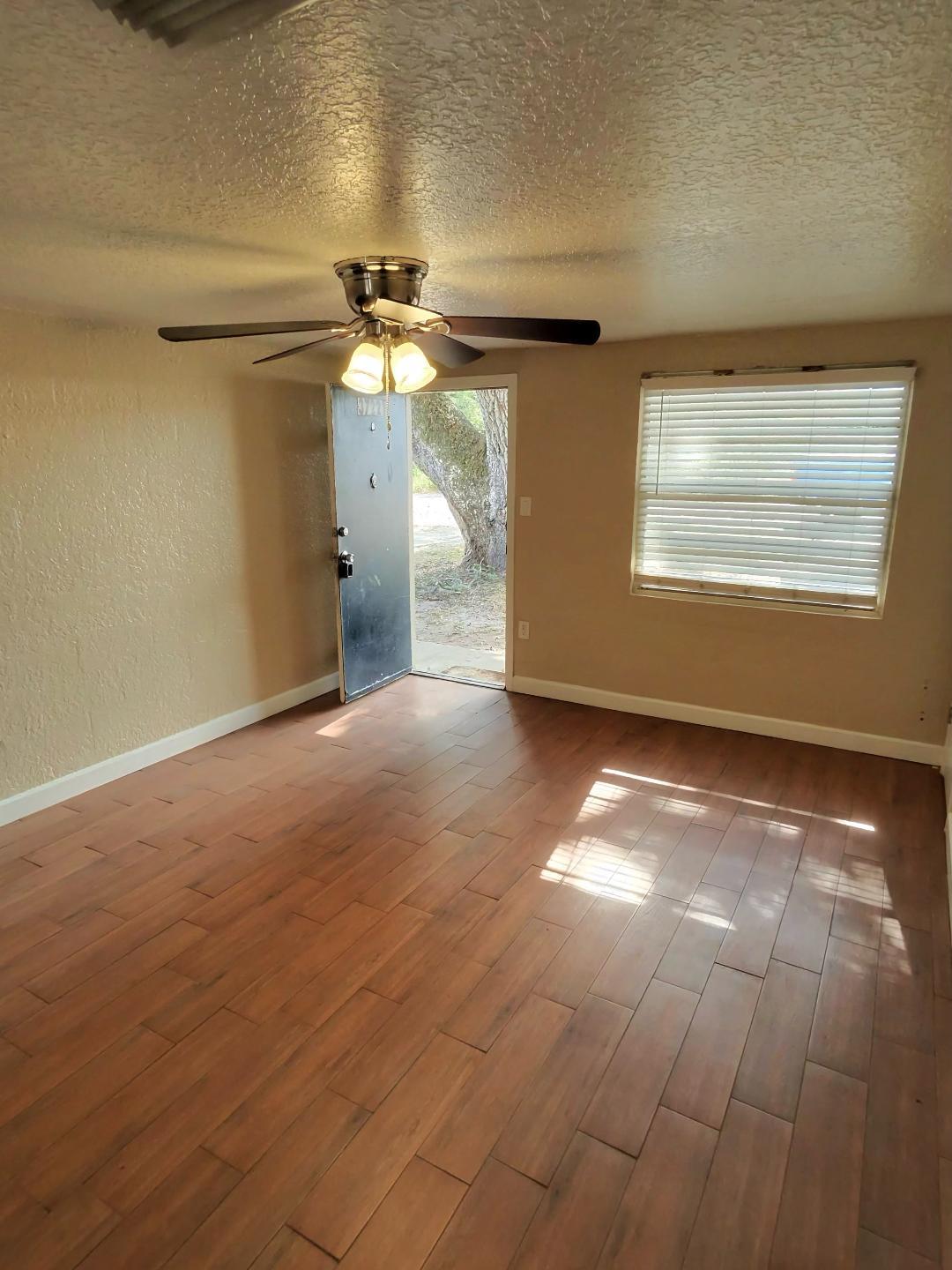 2/1 Duplex On Quiet Dead End Street property image