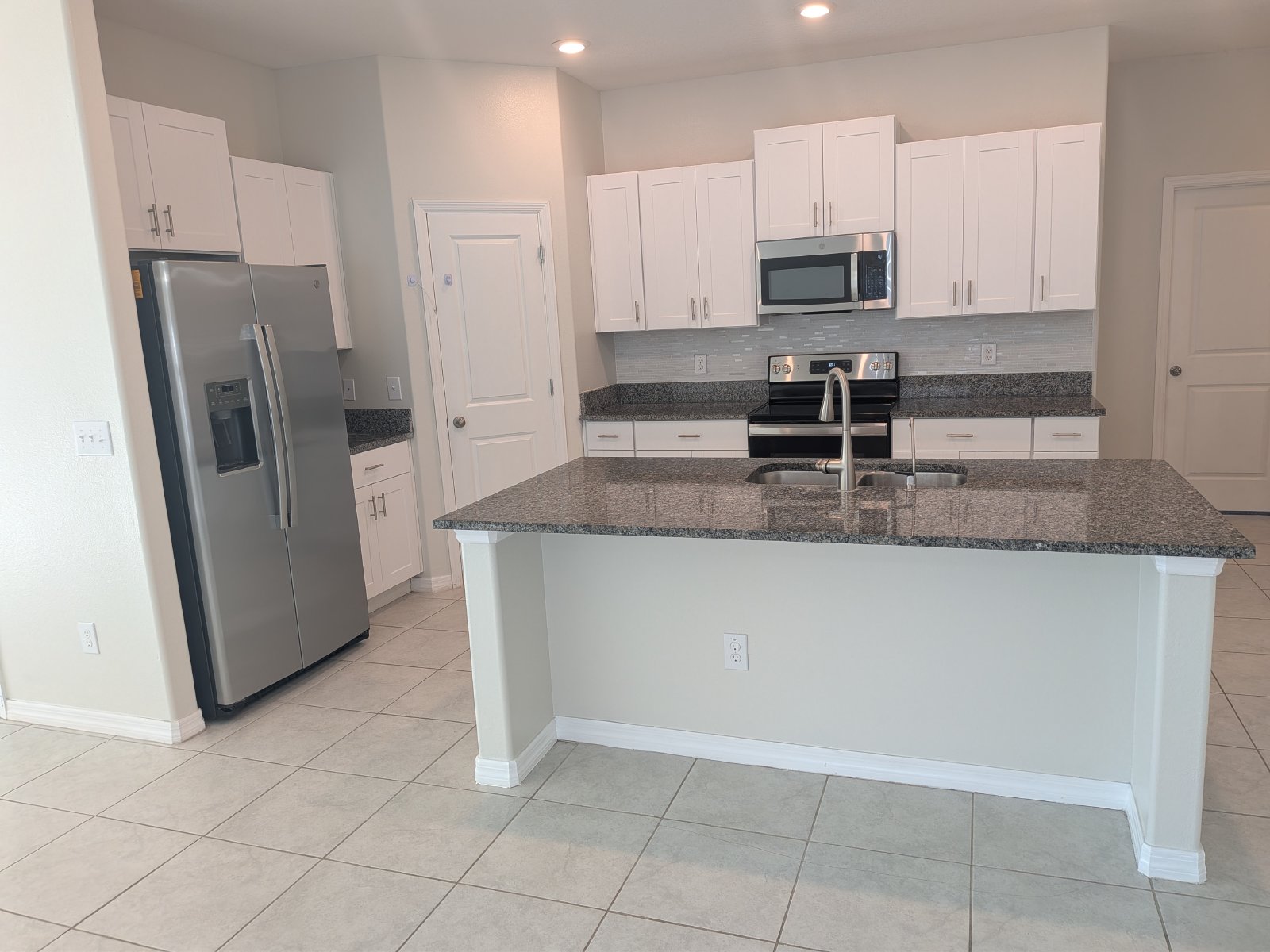 Nice 4/2/2 In Villages Of Avalon property image