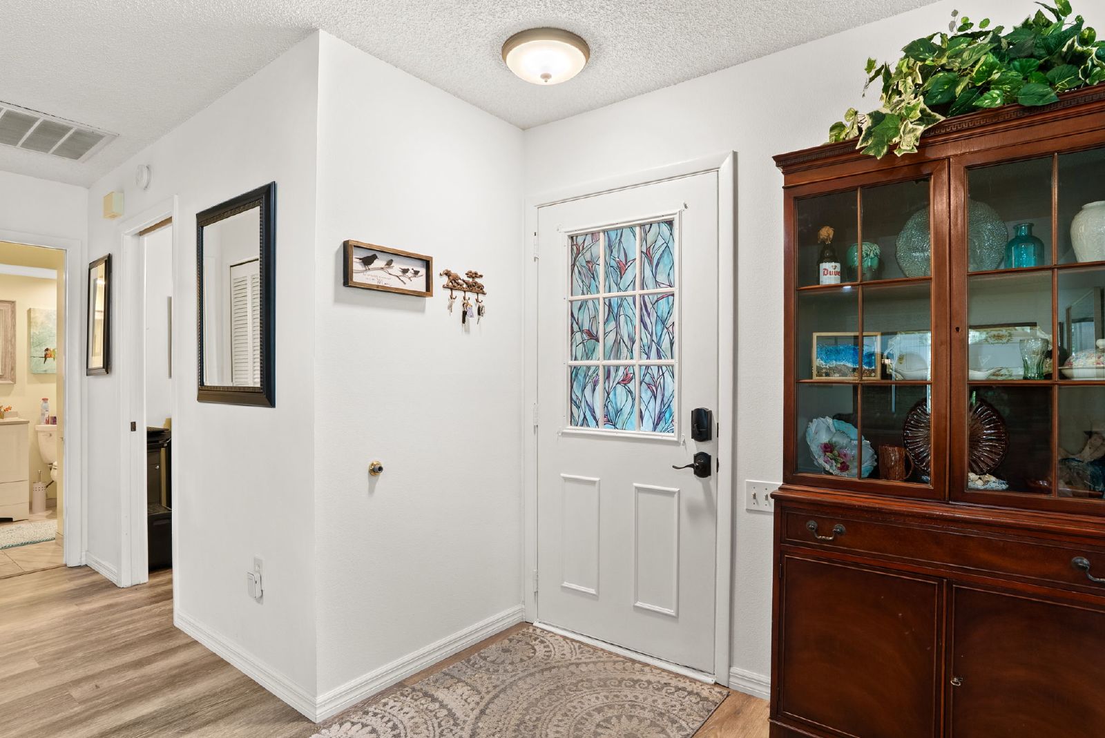 2 Bed 2 Bath Villa End Unit FURNISHED First Time Rental property image