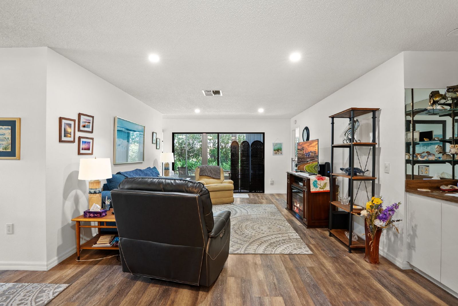 2 Bed 2 Bath Villa End Unit FURNISHED First Time Rental property image