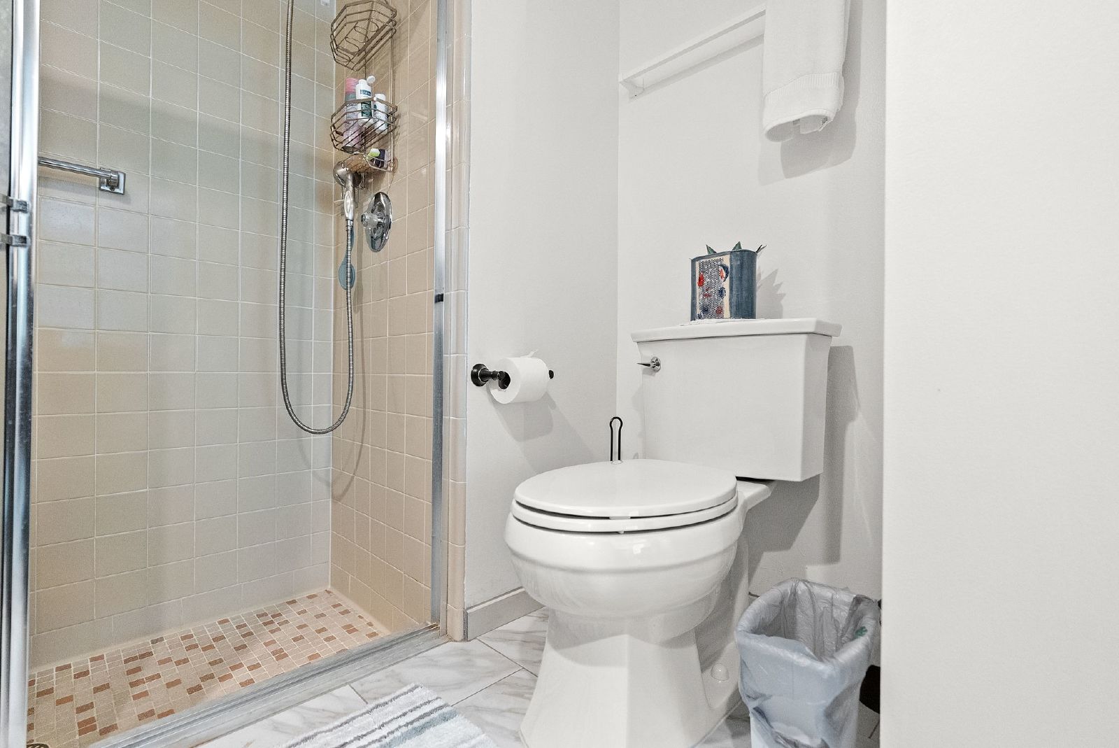 2 Bed 2 Bath Villa End Unit FURNISHED First Time Rental property image