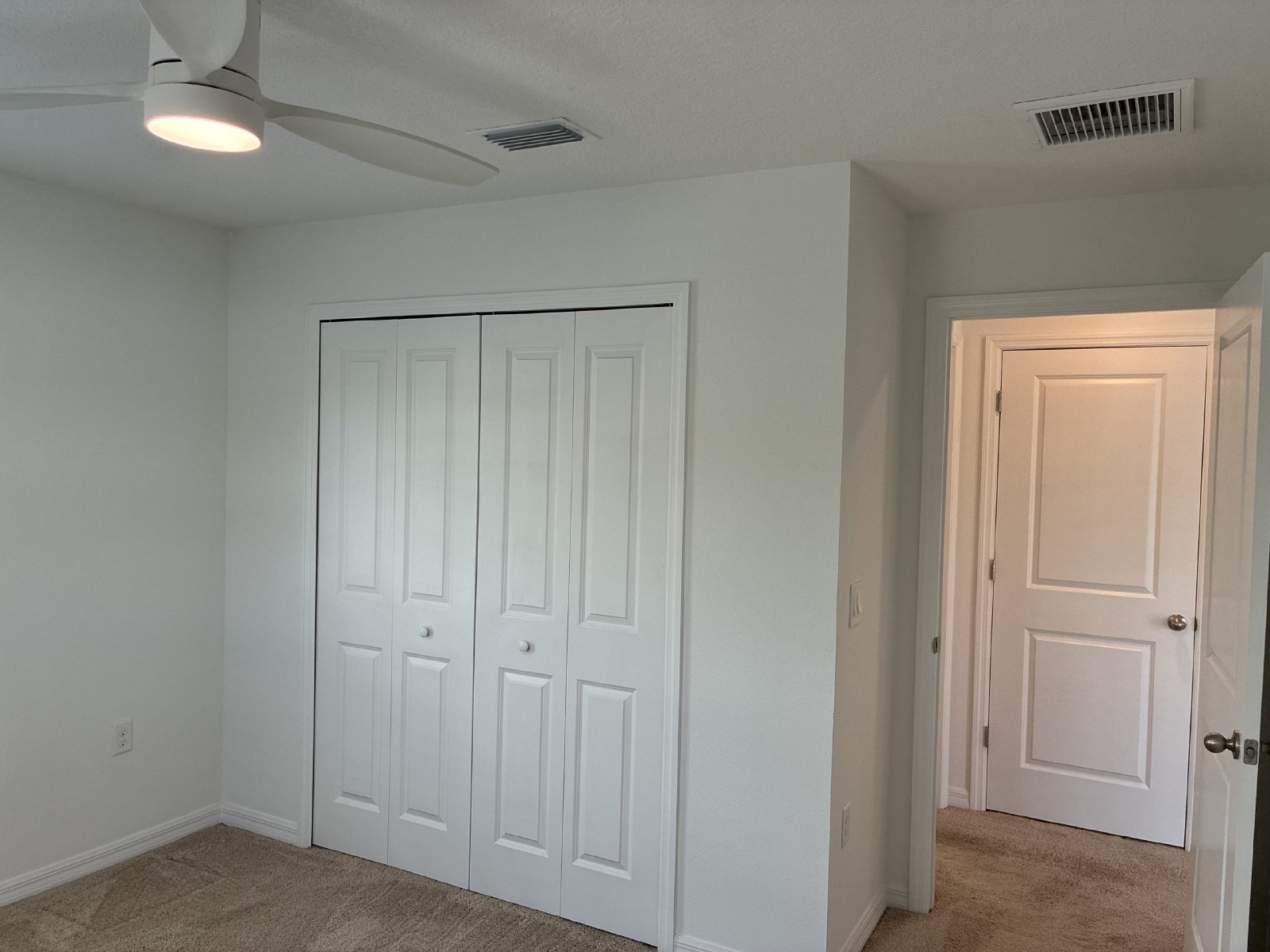 Adorable 1/1 Garage Apartment property image