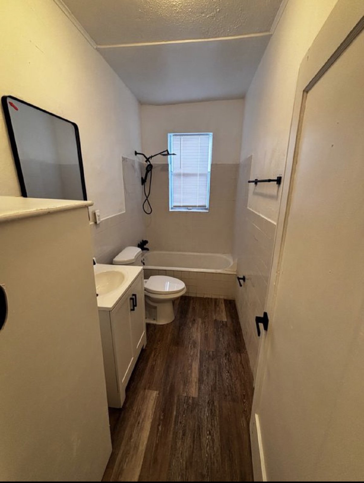 Charming 2 Bed 1 Bath Apartment property image