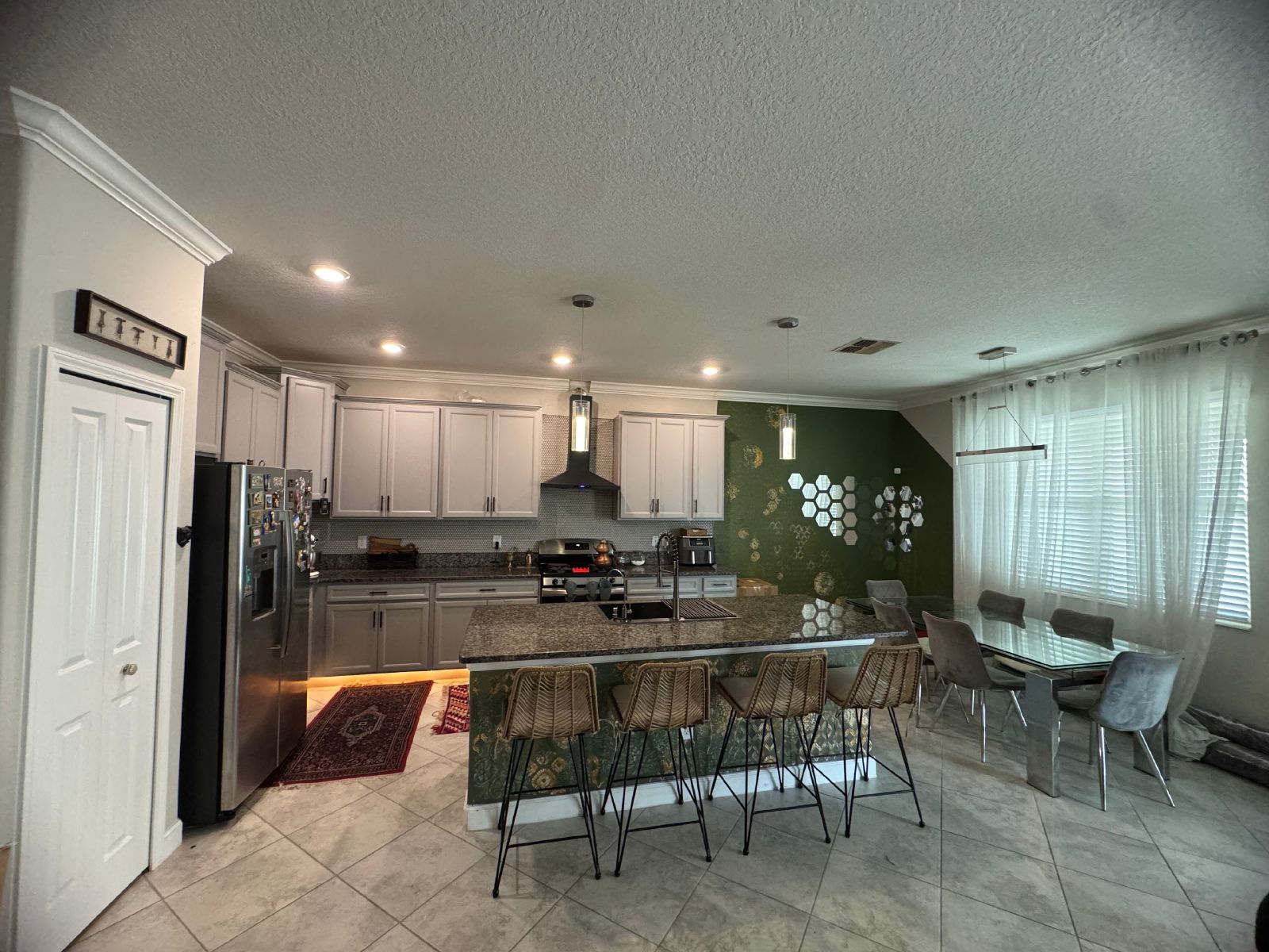 Beautiful Modern 4 Bedroom 3 Bathroom Home In Lutz property image