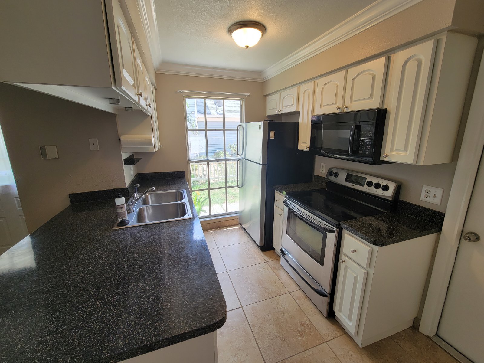 Cute 2/2.5 Townhouse With Fenced Yard property image