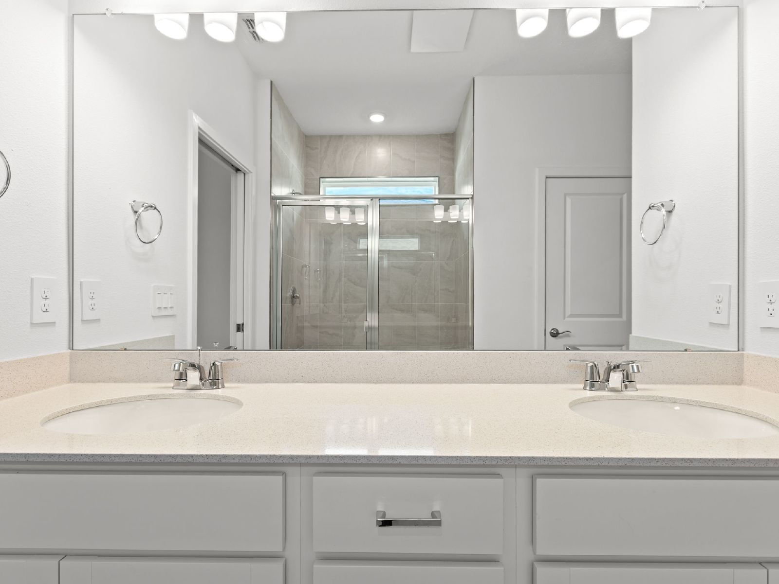 NEW CONSTRUCTION Available For Rent!! 4 Bed 4 Bath With Loft And Bonus property image