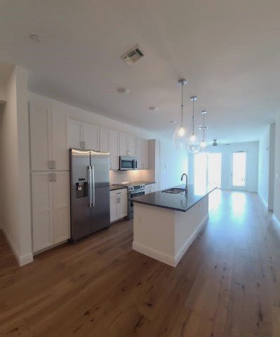 Newer 2/2 Condo In Downtown St Petersburg! property image