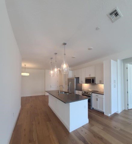Newer 2/2 Condo In Downtown St Petersburg! property image