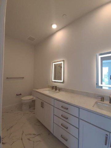 Newer 2/2 Condo In Downtown St Petersburg! property image