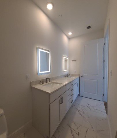 Newer 2/2 Condo In Downtown St Petersburg! property image
