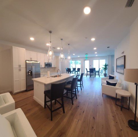 Newer 2/2 Condo In Downtown St Petersburg! property image