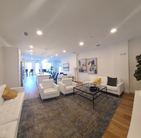 Newer 2/2 Condo In Downtown St Petersburg! property image