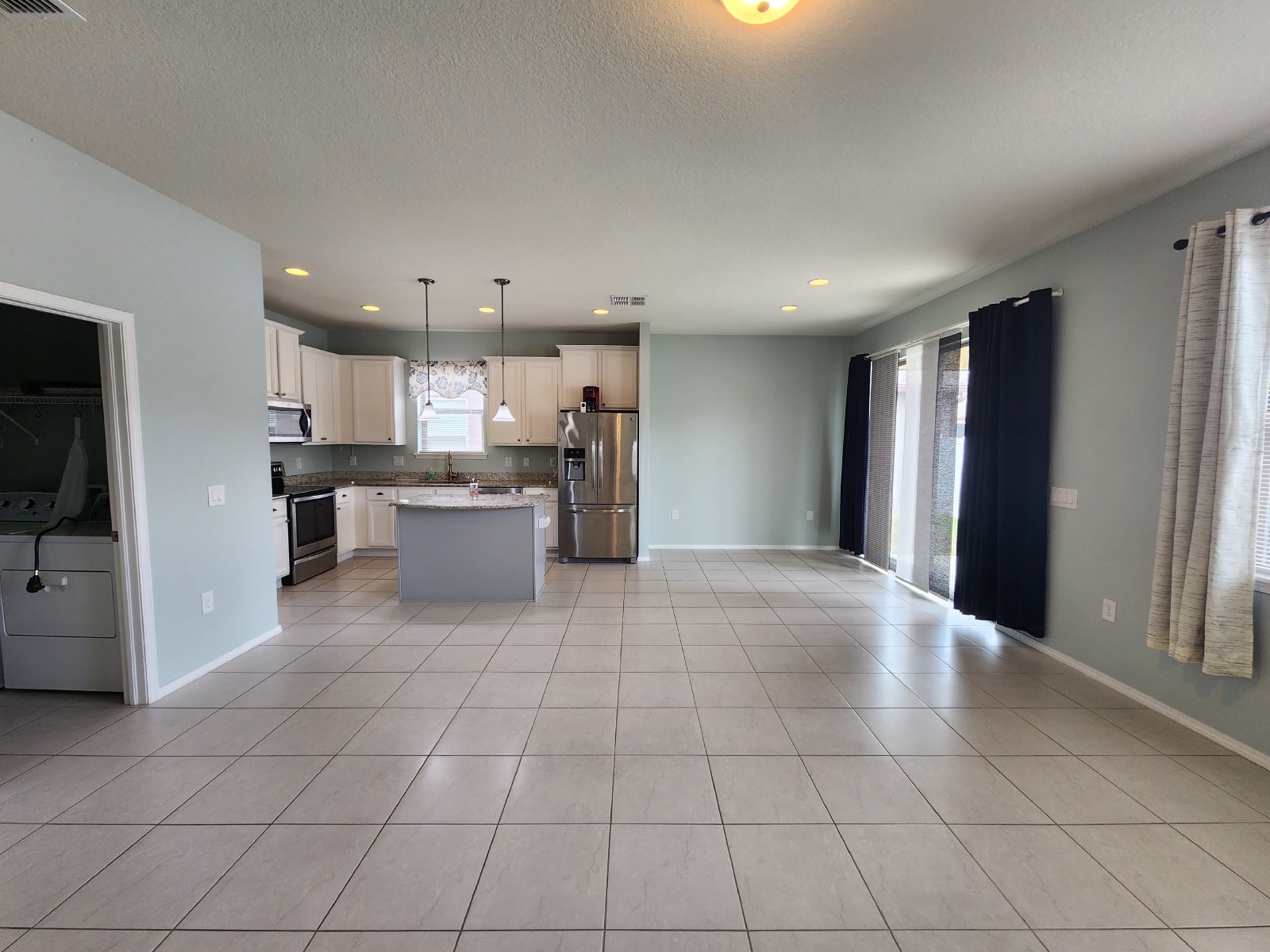 Gorgeous 3/2/2 In Trillium Avail 6/15 property image