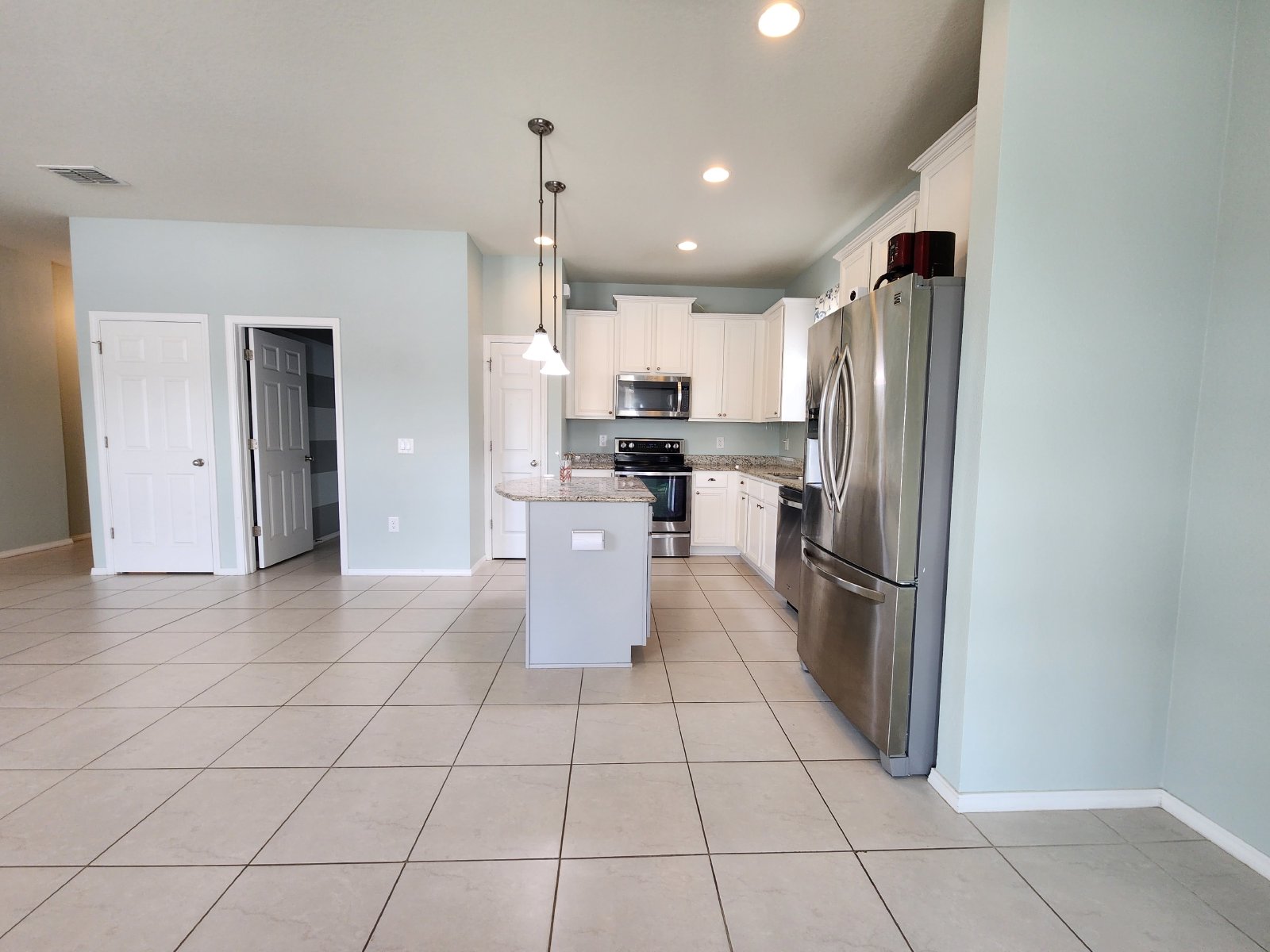 Gorgeous 3/2/2 In Trillium Avail 6/15 property image
