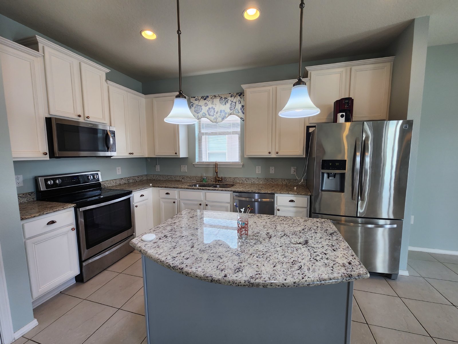 Gorgeous 3/2/2 In Trillium Avail 6/15 property image