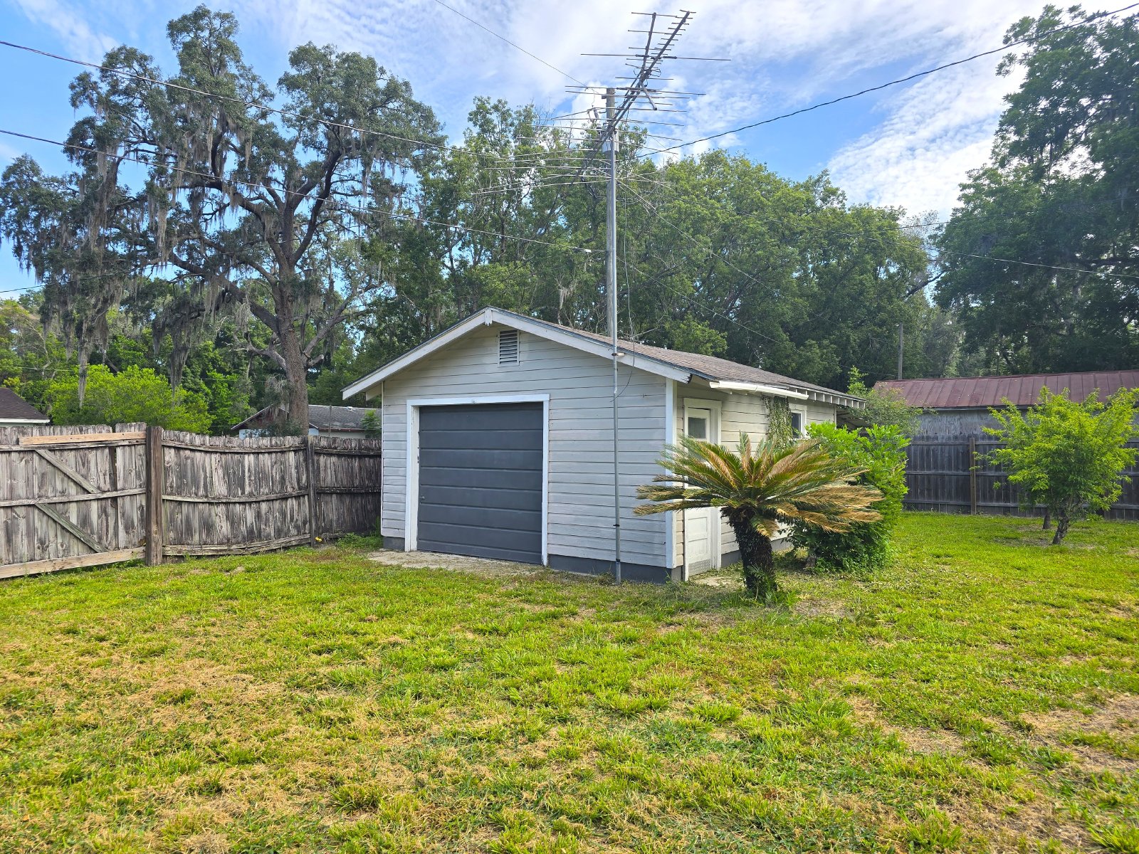 2/1/DEN Located In Brooksville, FL In Masaryktown! property image