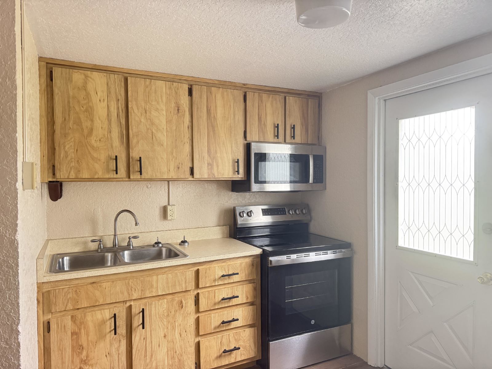 2/1 Duplex On Quiet Dead End Street property image